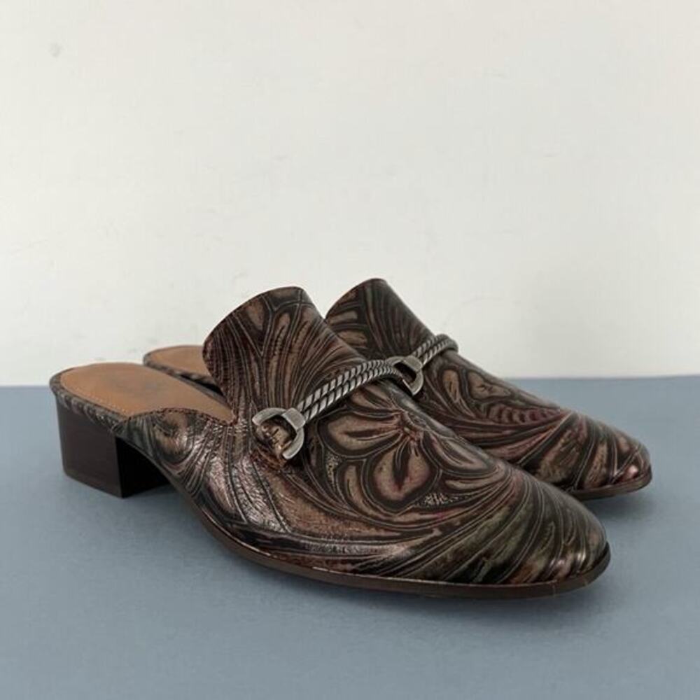Women’s Embossed Slip-On Mule in Metallic Bronze